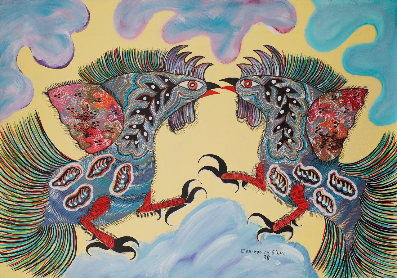 两只几乎一模一样的带冠之鸟对称相峙，长尾舒展，背景为浅色。双鸡，Gerardo da Silva，1998，布面丙烯。